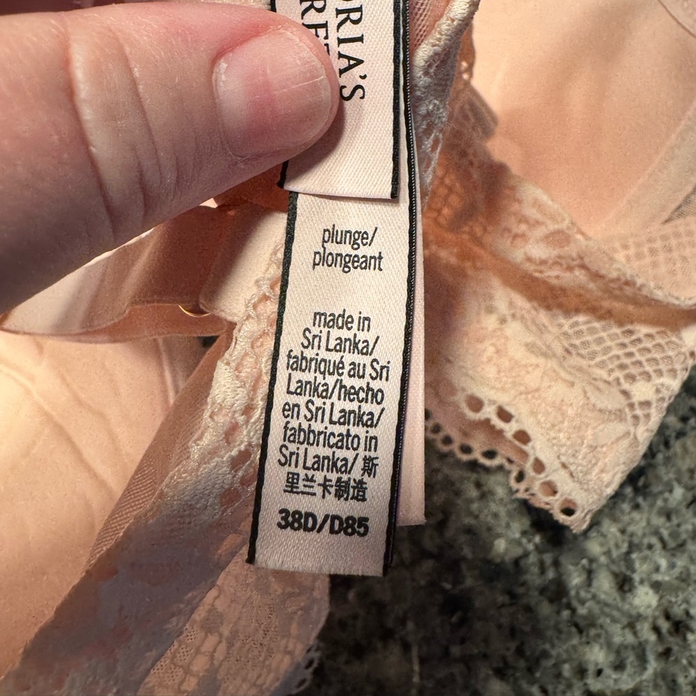 Victoria's Secret Blush Pink Lace Plunge Bra - Picture 6 of 7